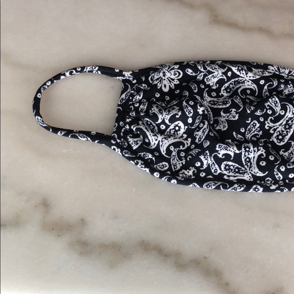 2 for 20! Black paisley print face mask - Picture 5 of 8